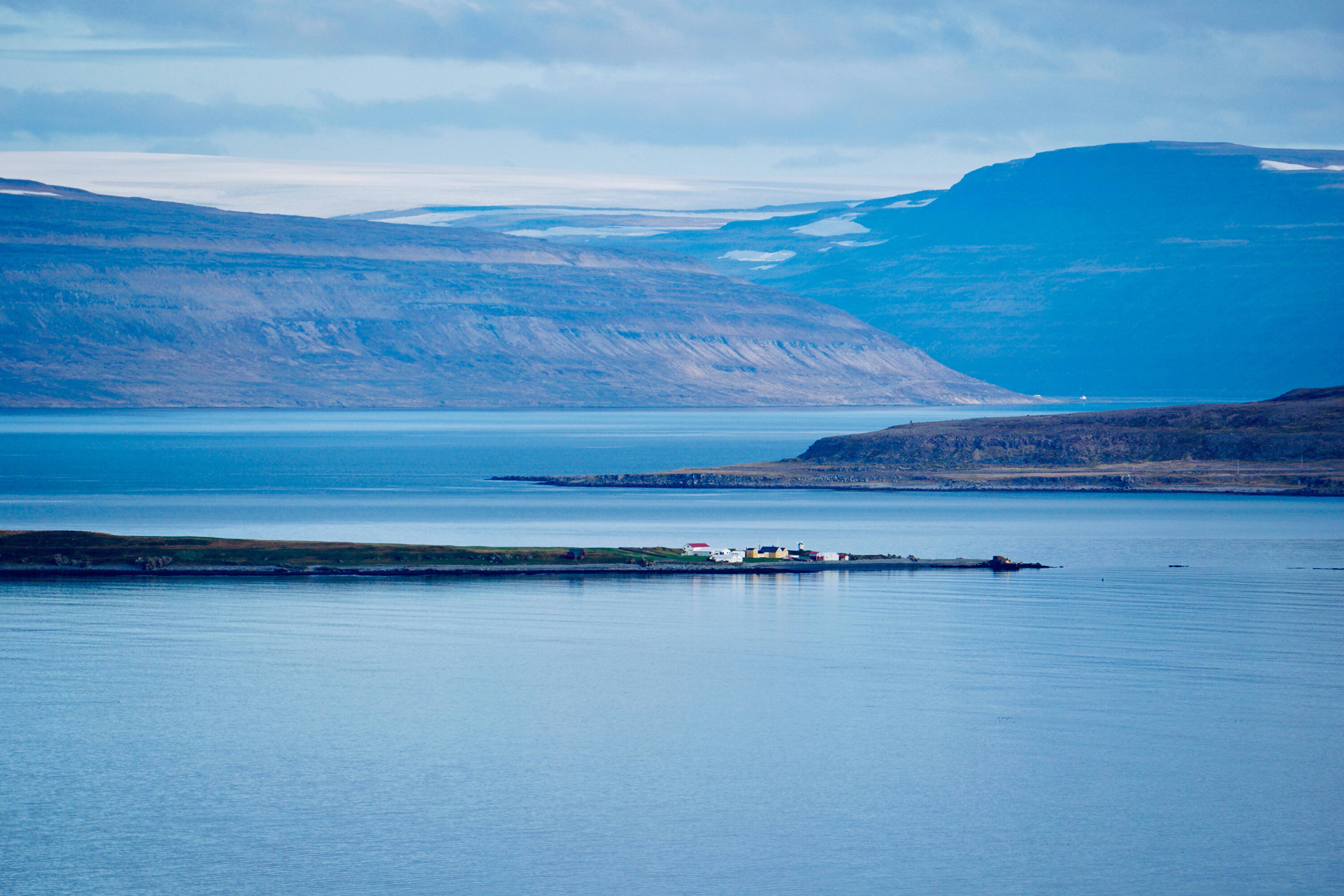Luxury driver-guide tours in Iceland